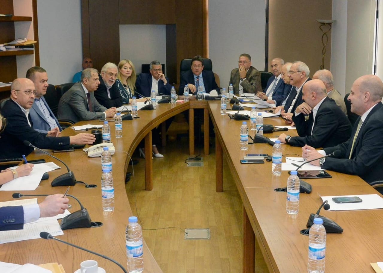 كنعان بعد لجنة المال: هدفنا وقف مافيات الطوابع التي تسرح وتمرح